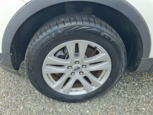 Used 2019 Ford Explorer XLT w/ Equipment Group 202A AWD/4WD image 4