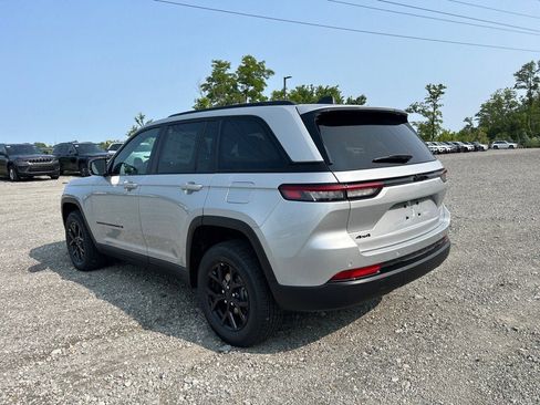New 2025 Jeep Grand Cherokee Altitude image 3
