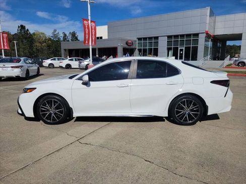 Certified 2024 Toyota Camry SE image 2