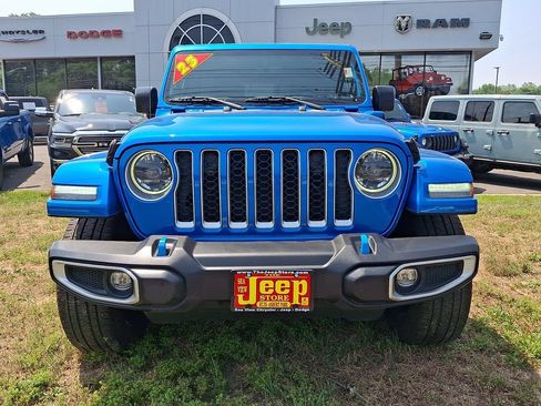 Certified 2023 Jeep Wrangler Unlimited Sahara w/ Cold Weather Group AWD/4WD image 2