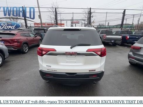 Used 2017 GMC Acadia SLT image 4