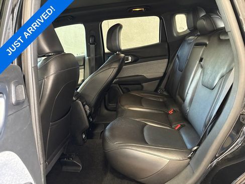 Used 2023 Jeep Compass Latitude w/ Sun and Sound Group AWD/4WD image 6