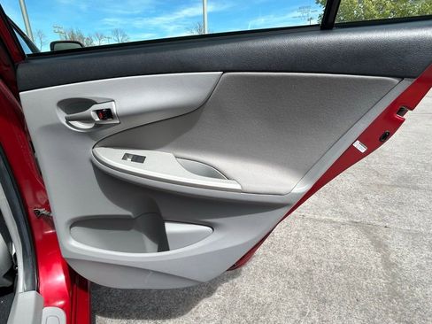 Used 2013 Toyota Corolla LE image 23