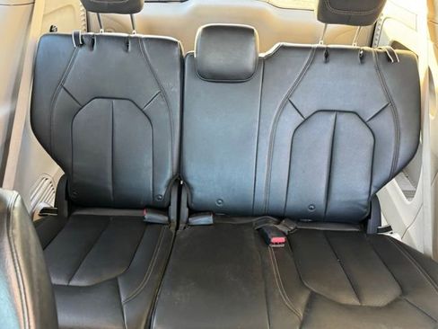 Used 2018 Chrysler Pacifica Touring-L image 8