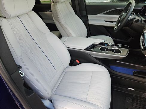 New 2025 Cadillac Lyriq Sport w/ LPO, Floor Liner Package AWD/4WD image 28