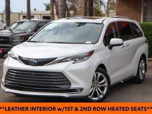 Used 2023 Toyota Sienna Platinum FWD image 4