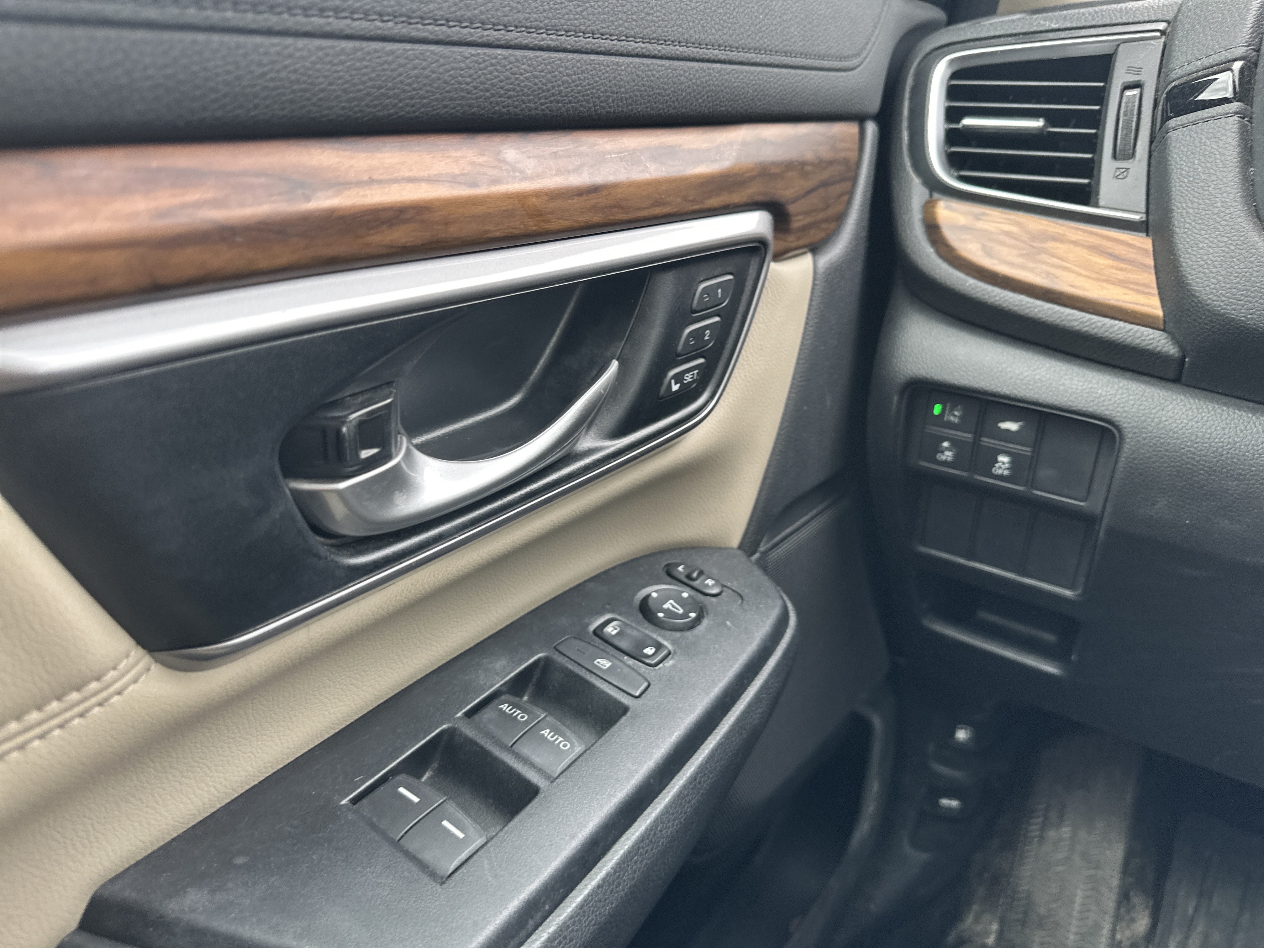 Used 2018 Honda CR-V Touring image 28