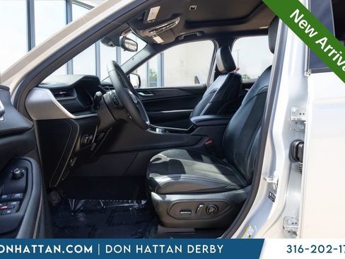 Used 2023 Jeep Grand Cherokee L Laredo AWD/4WD image 3