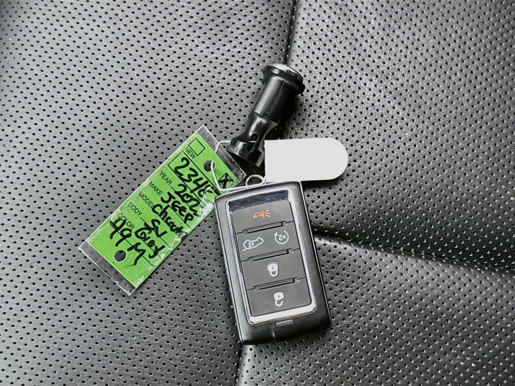 Used 2023 Jeep Grand Cherokee Overland w/ Advanced Protech Group III AWD/4WD image 31