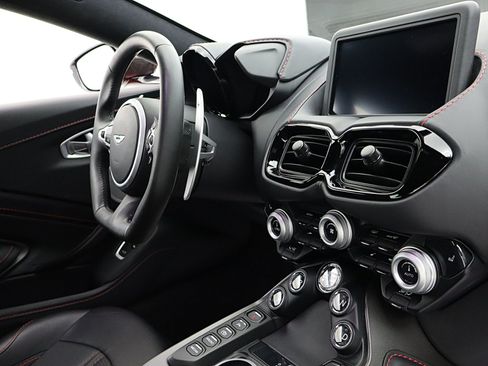 Used 2023 Aston Martin V8 Vantage Coupe RWD image 33