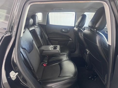 Used 2019 Jeep Compass Latitude FWD image 11