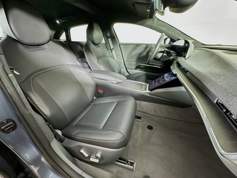 Used 2024 Lucid Air Pure RWD image 31