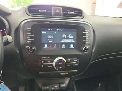 Used 2019 Kia Soul + FWD image 19