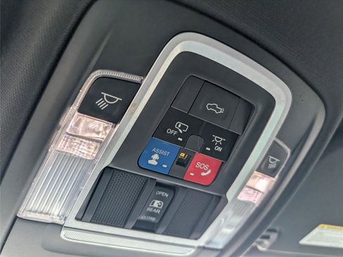 Used 2019 RAM 1500 Laramie image 22