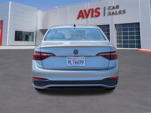 Used 2024 Volkswagen Jetta SE image 7