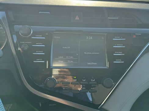 Used 2018 Toyota Camry LE image 16