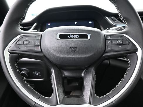 Used 2025 Jeep Grand Cherokee Laredo X RWD image 24