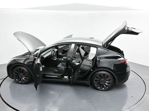 Used 2024 Tesla Model Y Performance image 33