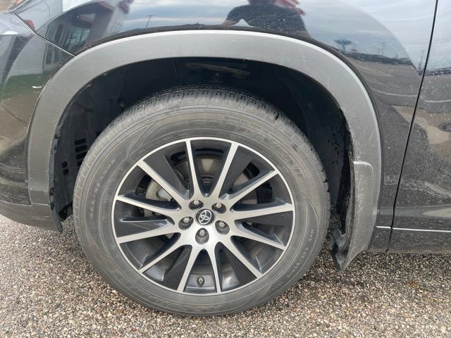 Used 2018 Toyota Highlander SE AWD/4WD image 12