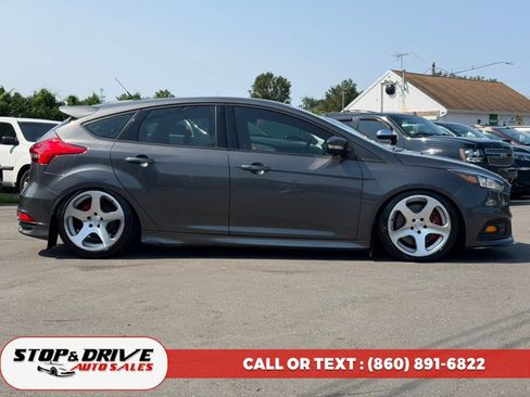 Used 2015 Ford Focus ST FWD image 4