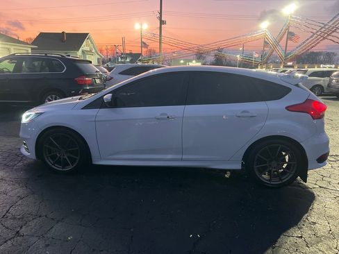 Used 2017 Ford Focus ST image 4