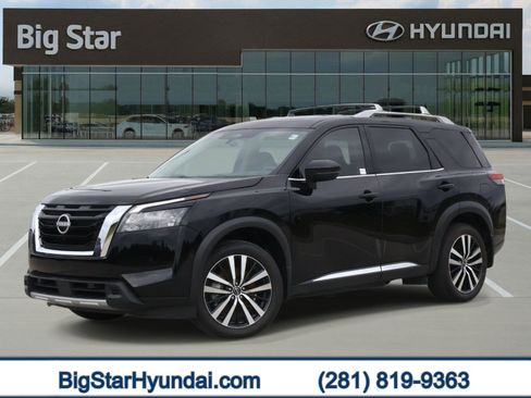 Used 2025 Nissan Pathfinder Platinum w/ Cargo Package FWD image 1