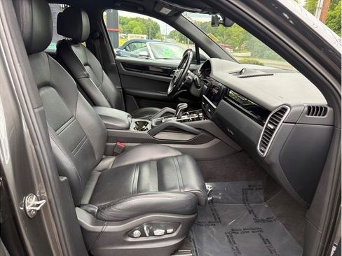 Used 2019 Porsche Cayenne S AWD/4WD image 14