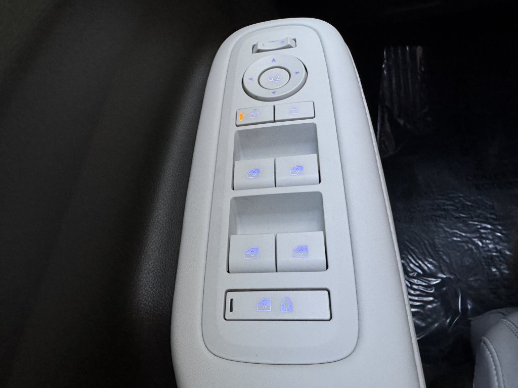 Used 2024 Hyundai Santa Fe Calligraphy FWD image 29