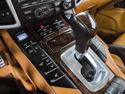 Used 2016 Porsche Cayenne GTS image 23