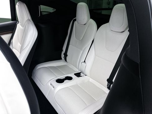 Used 2022 Tesla Model X image 40