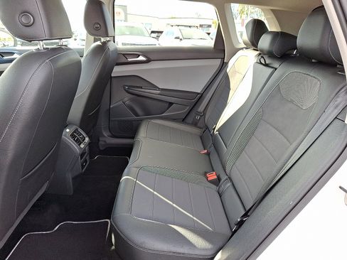 Used 2023 Volkswagen Taos SE w/ Black Wheel Package image 10