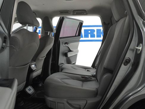 Used 2022 Toyota Highlander L FWD image 23