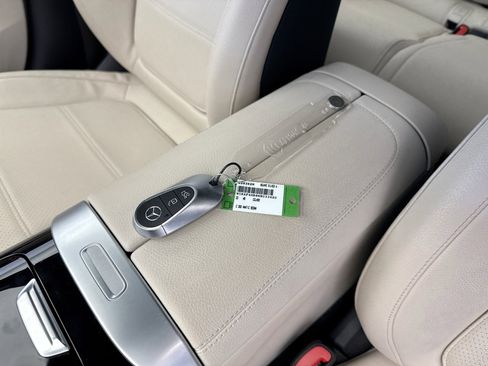 Used 2022 Mercedes-Benz C 300 4MATIC Sedan image 9