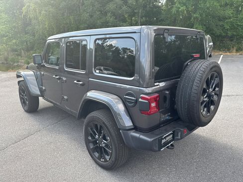Used 2025 Jeep Wrangler Unlimited Sahara w/ Safety Group AWD/4WD image 8