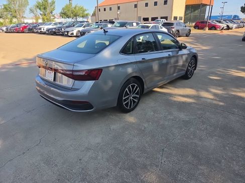 Used 2025 Volkswagen Jetta SE FWD image 7