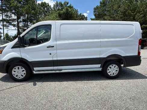 Certified 2025 Ford Transit 250 Low Roof w/ Exterior Upgrade Package RWD image 4