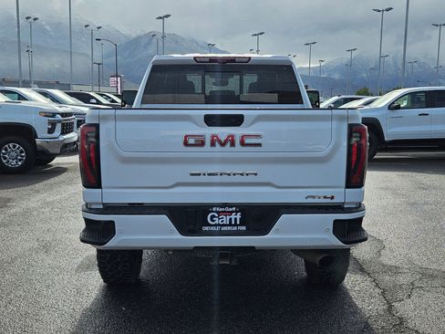 Used 2024 GMC Sierra 2500 AT4 w/ Technology Package AWD/4WD image 4