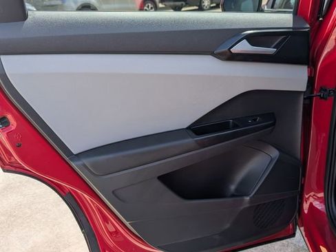 Used 2022 Volkswagen Taos SE w/ Panoramic Sunroof Package image 23