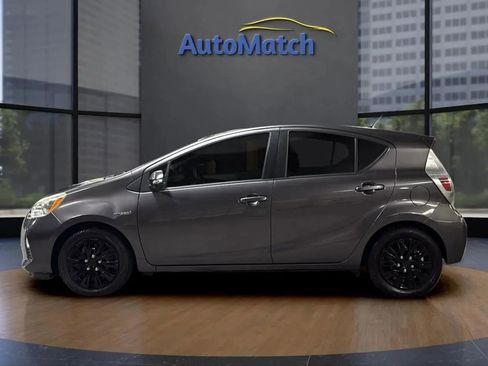 Used 2014 Toyota Prius C One image 5
