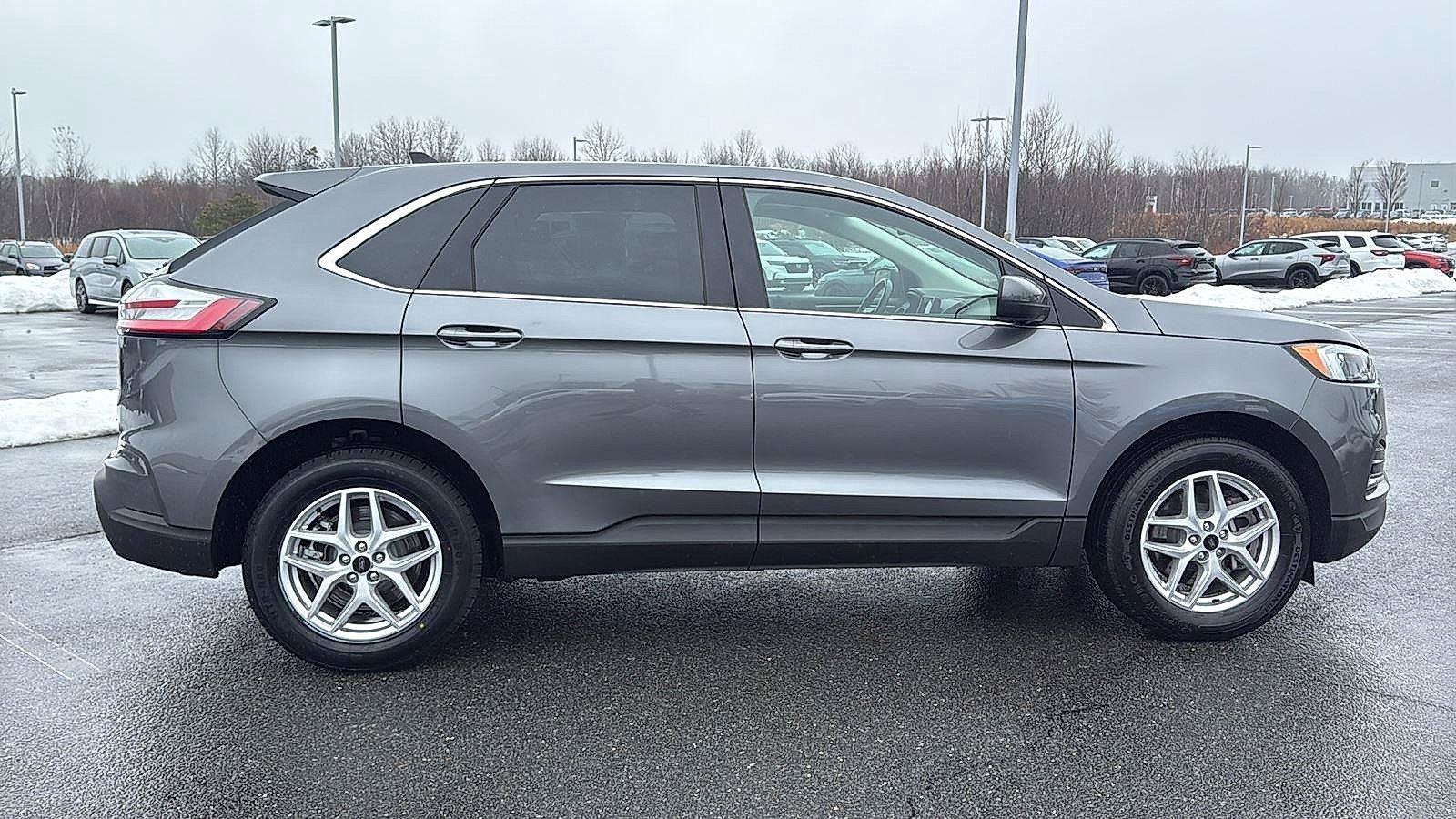 Used 2024 Ford Edge SEL AWD/4WD image 4
