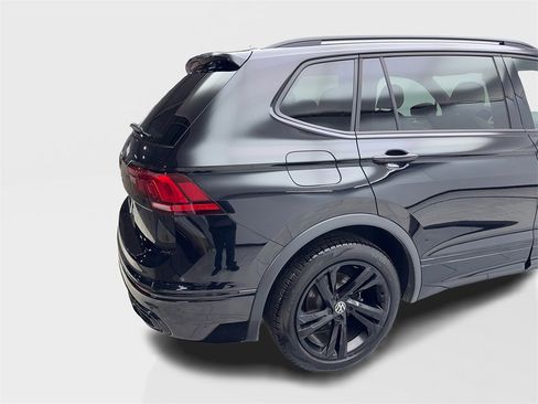 Used 2024 Volkswagen Tiguan SE R-Line image 16