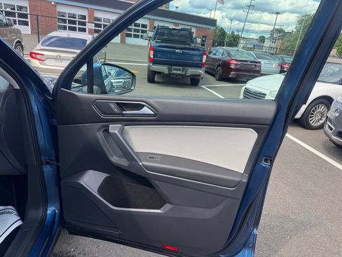 Used 2018 Volkswagen Tiguan SE w/ Panoramic Sunroof Package AWD/4WD image 17