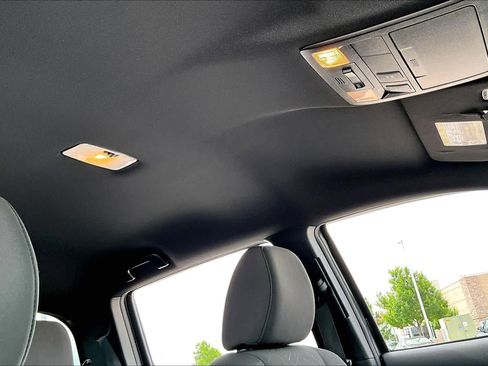 Used 2017 Toyota Tacoma TRD Off-Road w/ Tow Package RWD image 14