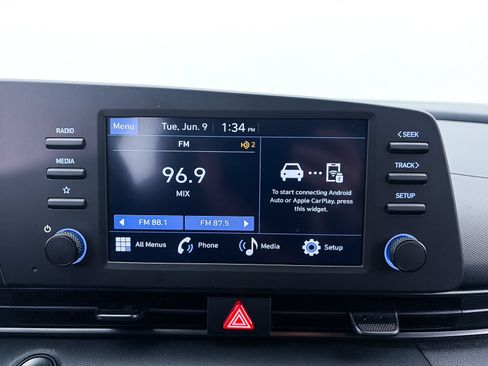 Used 2025 Hyundai Elantra Sport FWD image 17