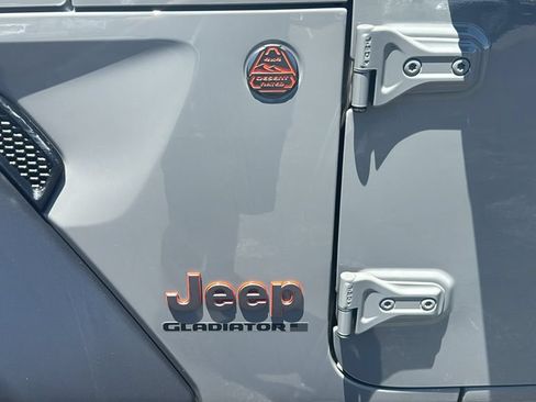 Used 2023 Jeep Gladiator Mojave w/ Trailer Tow Package AWD/4WD image 8