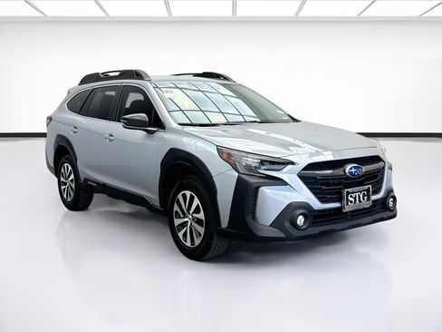 Used 2025 Subaru Outback Premium AWD/4WD image 3