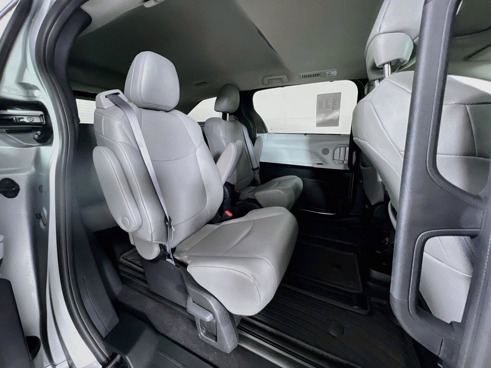 Used 2025 Toyota Sienna XLE w/ XLE Plus Package AWD/4WD image 27