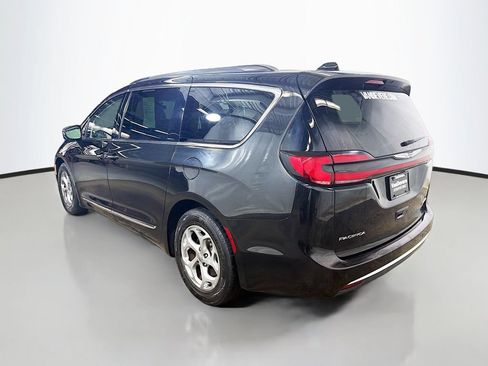 Used 2023 Chrysler Pacifica Limited FWD image 7