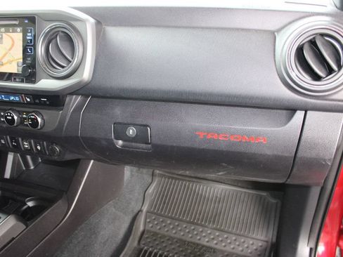 Used 2016 Toyota Tacoma TRD Off-Road AWD/4WD image 15