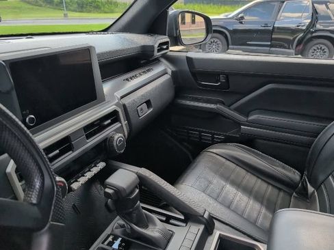 Used 2025 Toyota Tacoma SR5 AWD/4WD image 6